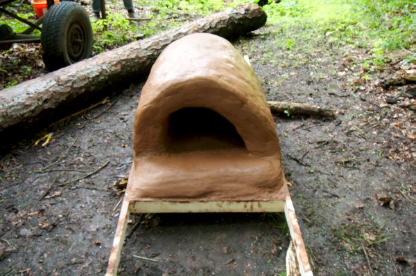 Der fertige Ofen (vorne)